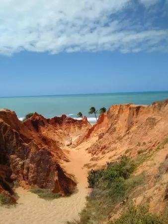Bonitas falésias da praia de Morro Branco
